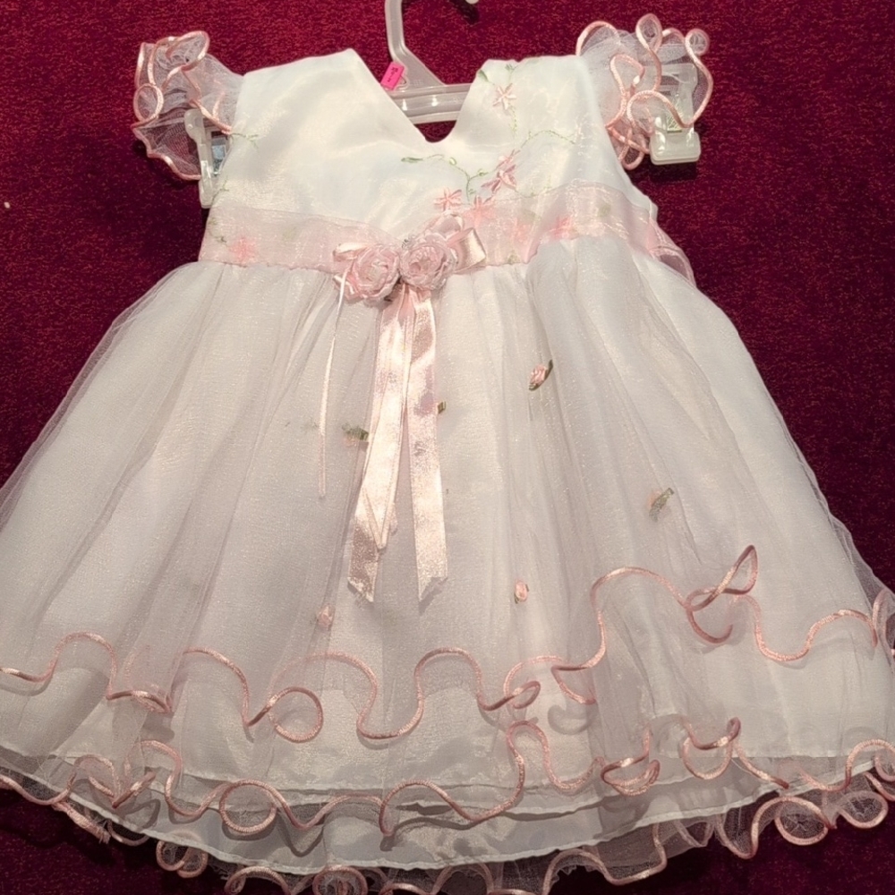 White Chiffon Dress With Bonnet.  Puffy Chiffin Cap Sleeve.